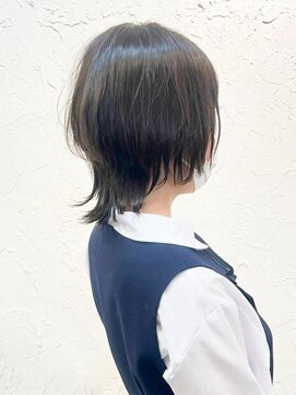 フロール(Flor) 【flor 戸塚】*くびれショートレイヤー+モノトーン*