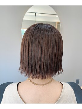 レジョワイユコンペール(Les Joyeux Comperes) 軽め切りっぱなしボブ