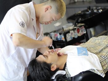 バーバー ショップ ネオ(BARBER SHOP NEO)の写真/【リピート率90％◇22時迄営業】できるメンズは細部まで妥協しない！プロの手で周りと差をつけろ！
