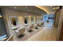 明るい店内でくつろぎの時間を◎市川/市川駅/透明感カラー/