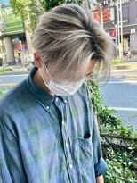 ネハス 栄(nehus.) MEN’S HAIR/サーフカール/刈り上げセンターパート/ブリーチ