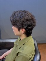 ビーダンディー(Bee dandy) ビジネスショートウルフ デザインカールパーマ センターパート