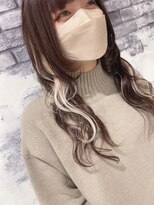 リアイス(Re:ICE) ホワイトベージュインナーカラーフェザーロングウルフ