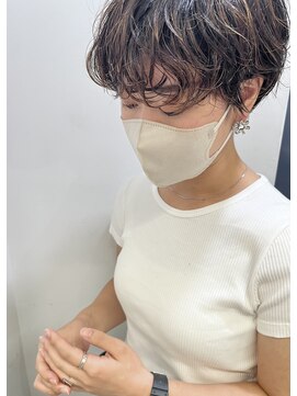 ラビリンス(Labyrinth) カジュアルでも大人めでも楽しめるショートパーマスタイル