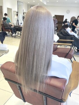 クアトログランシュ ひたちなか店(QUATRO×GranCieux) ホワイトミルクティー 【ひたちなか/ブリーチ】