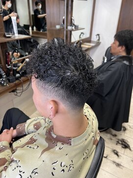 グルーマーズトウキョウ(GROOMER/S TOKYO) 【GROOMER/S 佐藤】 スペインカール フェード スタイル