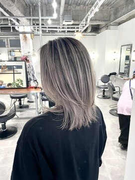 ホリー(HOLLY) シャドールーツ×シルバーベージュ