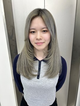 ビューナゴヤ 名駅(VIEW NAGOYA) 顔まわりカット/レイヤーカット/ロングセミディ/ウェットヘア