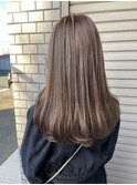 グレージュ切りっぱなしボブ前髪ありミニボブミルクティベージュ