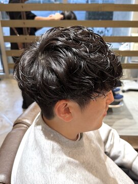 ノイセル(Noisyle) MEN’S HAIR/波巻ツイストスパイラル/フェザーパーマ/北堀江O