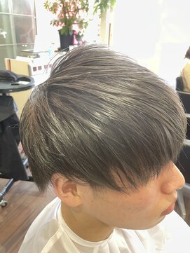 シンヤヘアーズ(SHINYA HAIRS) シルバーツーブロマッシュ