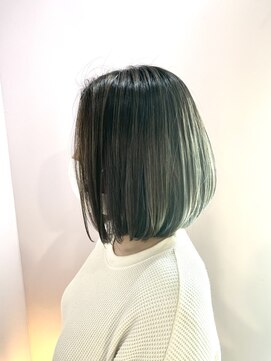 ルシア(LUCIA) 存在感のあるオリーブグレージュカラー