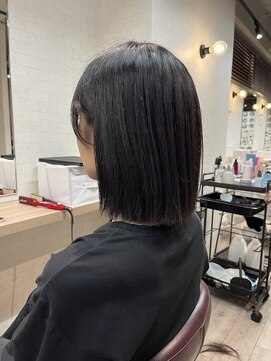 コワファーストナガサキシャンプーボーイ(COIFF1RST NAGASAKI SHAMPOO BOY) ぱつっとボブ