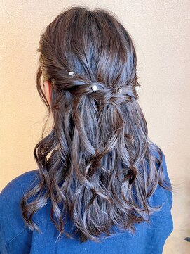 ヘアーボー ラーラ(hairbeau L'ala) ハーフアップスタイル
