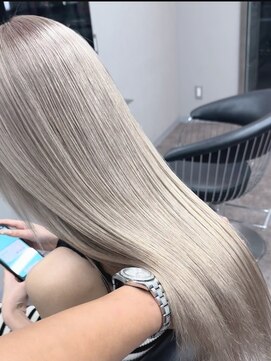 エミーバイモアムー(Emmie byMoremuu) 【埼玉ギャルの救世主】ミルクティーラテ