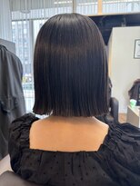 ジエクト ヴィシア(The Ect VIXIA) 切りっぱなし 外ハネ 縮毛 地毛風ストレート 髪質改善