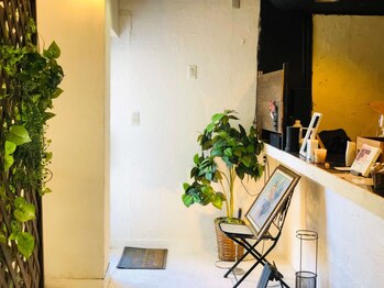 カルネ(CARNE)の写真/プライベートサロンだからこその居心地の良さが◎お客様にしっかりと向き合い、あなたを理想の髪へ導く。