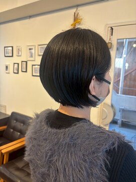 ルッツ カオラ(Ruttu KaoLa) ブルーブラックなショートボブ