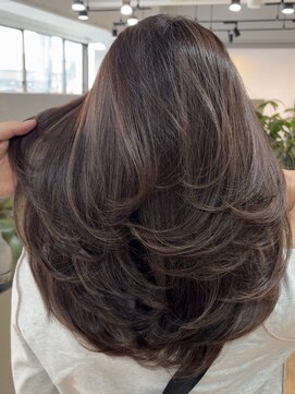 メリー オオサカ(Merly Osaka) 心斎橋/バレイヤージュ/レイヤーカット/海外レイヤー