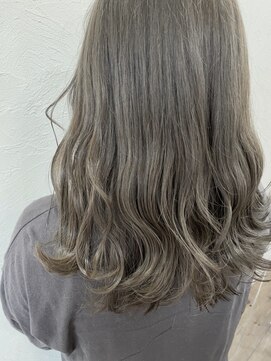 リリー(lily) 透明感が可愛い＊外国人風グレージュカラー