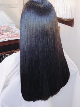 エミューヘアー(emu hair)の写真/話題の”COTA”トリートメント”を多数取り揃え、髪の状態に合わせて厳選したトリートメントでうるツヤ髪に