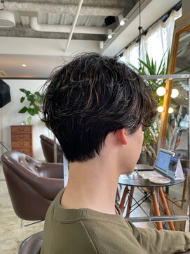 ビハインドザカーテン(BEHIND THE CURTAIN) パーマ×ハイライト×メンズマッシュ