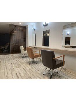 柔らかい透明感とツヤ感で大人女性の魅力を引き出す。髪のお悩みを解消し、理想のスタイルへ…。