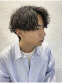 センターパート波巻きツイストスパイラルパーマ韓国コンマヘア