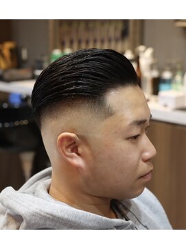 バーバーショップ スバル(BARBERSHOP SUBARU) ＜理容室＞＜バーバー＞スキンフェードサイドバックオールバック