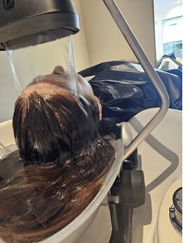 フィルヘアー(Fill hair)の写真/頭浸浴で至福のリラックスタイム◆頭皮を優しく洗浄し血行促進！清潔な頭皮へと改善し健やかな髪へ◎