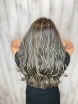 アイズ 本厚木(AIZU)&nbsp;ペールカーキー　コントラストハイライト　バレイヤージュ