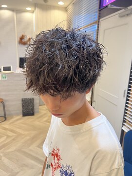 フィッティ 横須賀中央店(fiti) ツイストスパイラル刈り上げマッシュ