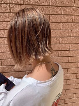 アフィナー 上大岡(Afinar) ハイトーン×切りっぱなしボブ