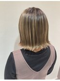 シャドールーツ×ベージュ