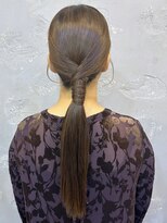 エフェ(effet)&nbsp;デザイン性あるタイトポニー