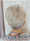グレイヘア/ふんわりくせ毛を活かす/60代70代/ひし形ショート