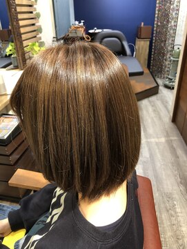 カラン(Calin) 丸みのあるボブ