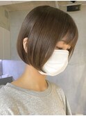 大人ショートボブ 長め 前髪あり アッシュベージュ 30代40代