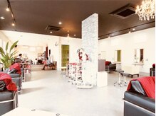 オンアンドオフ ON and OFFの雰囲気（50坪の広々とした店内）