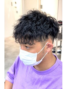 メンズフィール 東梅田店(MENS FEEL) 前下がりツーブロックショート波巻スパイラルパーマ