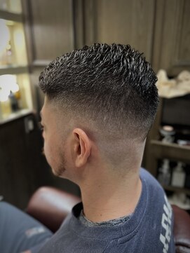 バレス 田町(BALES) スキンフェードサイドパートスタイル