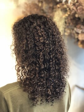 ナンバーサーティーン(No.13) スパイラルパーマ