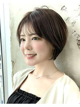 アフロート ルヴア(AFLOAT RUVUA) 『岩田莉奈』コンプレックス緩和小顔ショート 丸顔面長絶壁 新宿