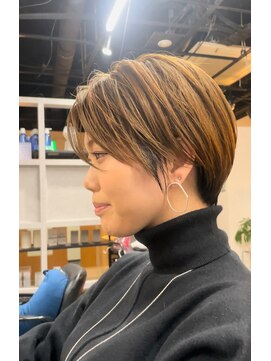 エルア(elua) ショートボブ×ハイライトMIX