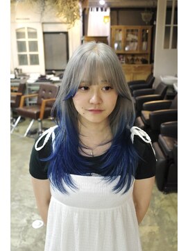 ピア(Pia) レイヤーカット × シルバーグレージュ裾ブルー