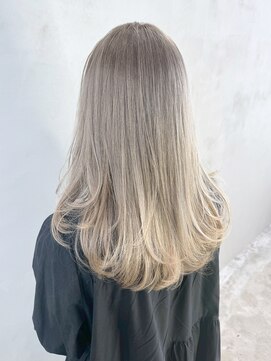 ブロンドホワイトベージュ顔周りレイヤーロング_ba559751