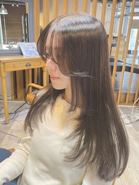 透明感カラー×柔らかレイヤースタイル