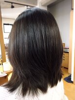 エモーション ミディアムレイヤ－ボブ