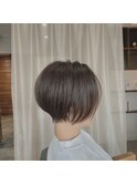 小顔に見せたい方にオススメ!前下がりショート