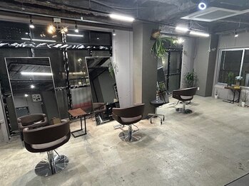 タタ(tata)の写真/【谷塚駅徒歩2分☆】スタイリストが一貫して担当するマンツーマンだから、相談しやすい＆通いやすい！